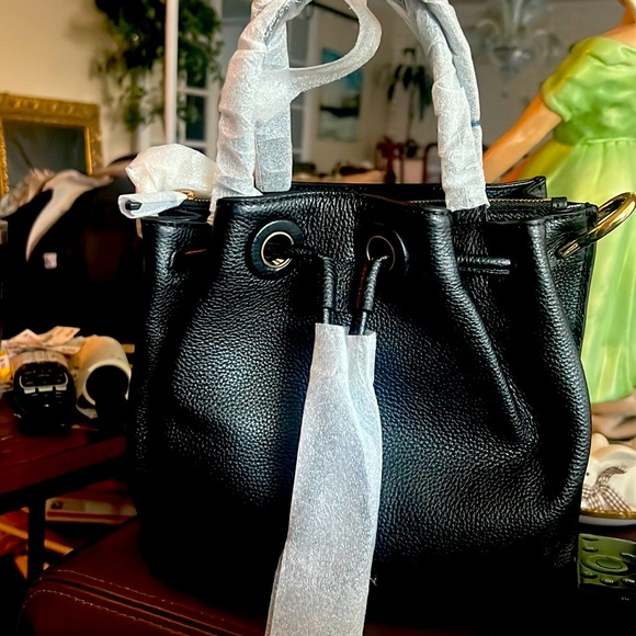 44 Cole Haan bucket bag - Picture 3 of 15